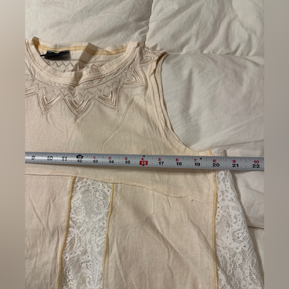 Vici Cream Lace Vienna Top - NWOT - Size S (oversized) - Picture 11 of 11